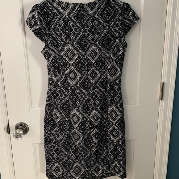 H&M fitted cap sleeve dress. - Picture 3 of 5